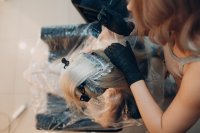 De warme haarkleuren die je dit seizoen overal ziet