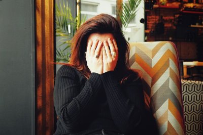 Waarom migraine vrouwen twee keer zo hard raakt