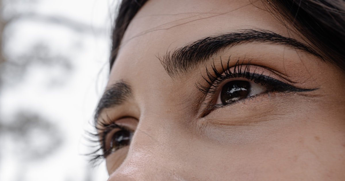 Grafische eyeliner is de gedurfde comeback van dit seizoen